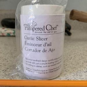 Pampered Chef garlic slicer